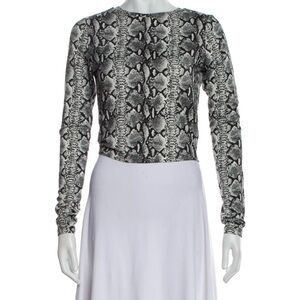 Alice + Olivia Black & Gray Snake-Print Long Sleeve Crop Top